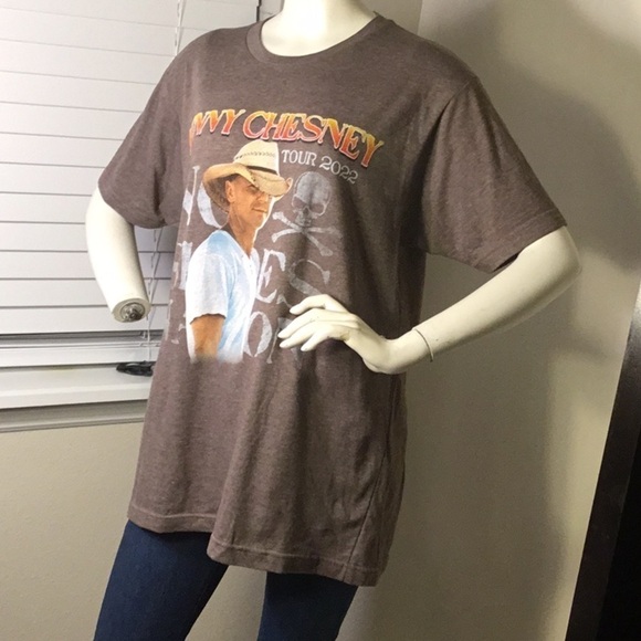 KENNY CHESNEY HERE AND NOW TOUR 2022 - Picture 2 of 3